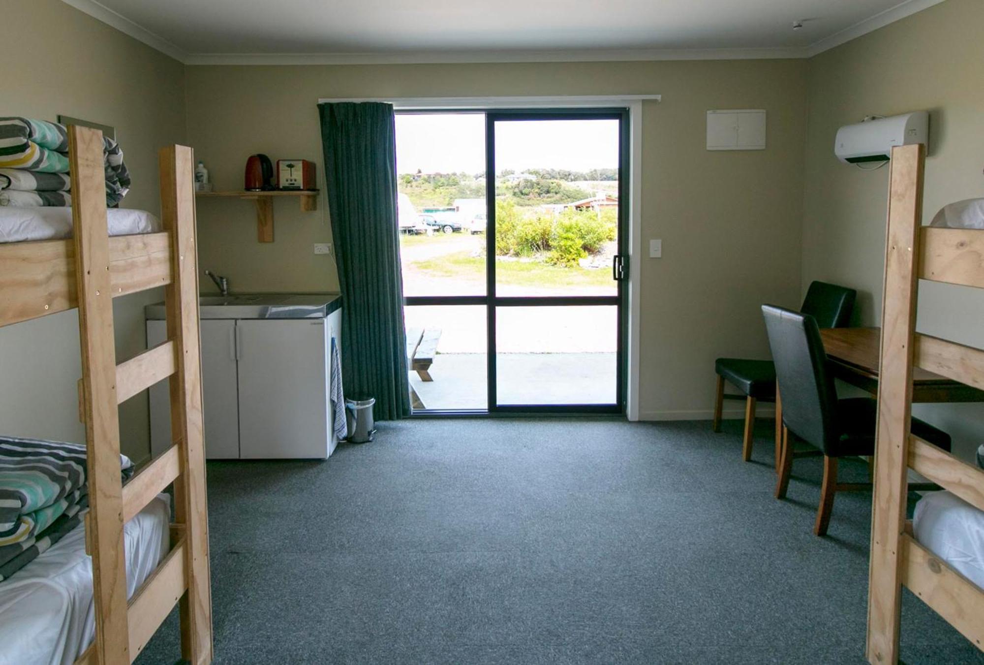 Hokitika Holiday Park Room photo