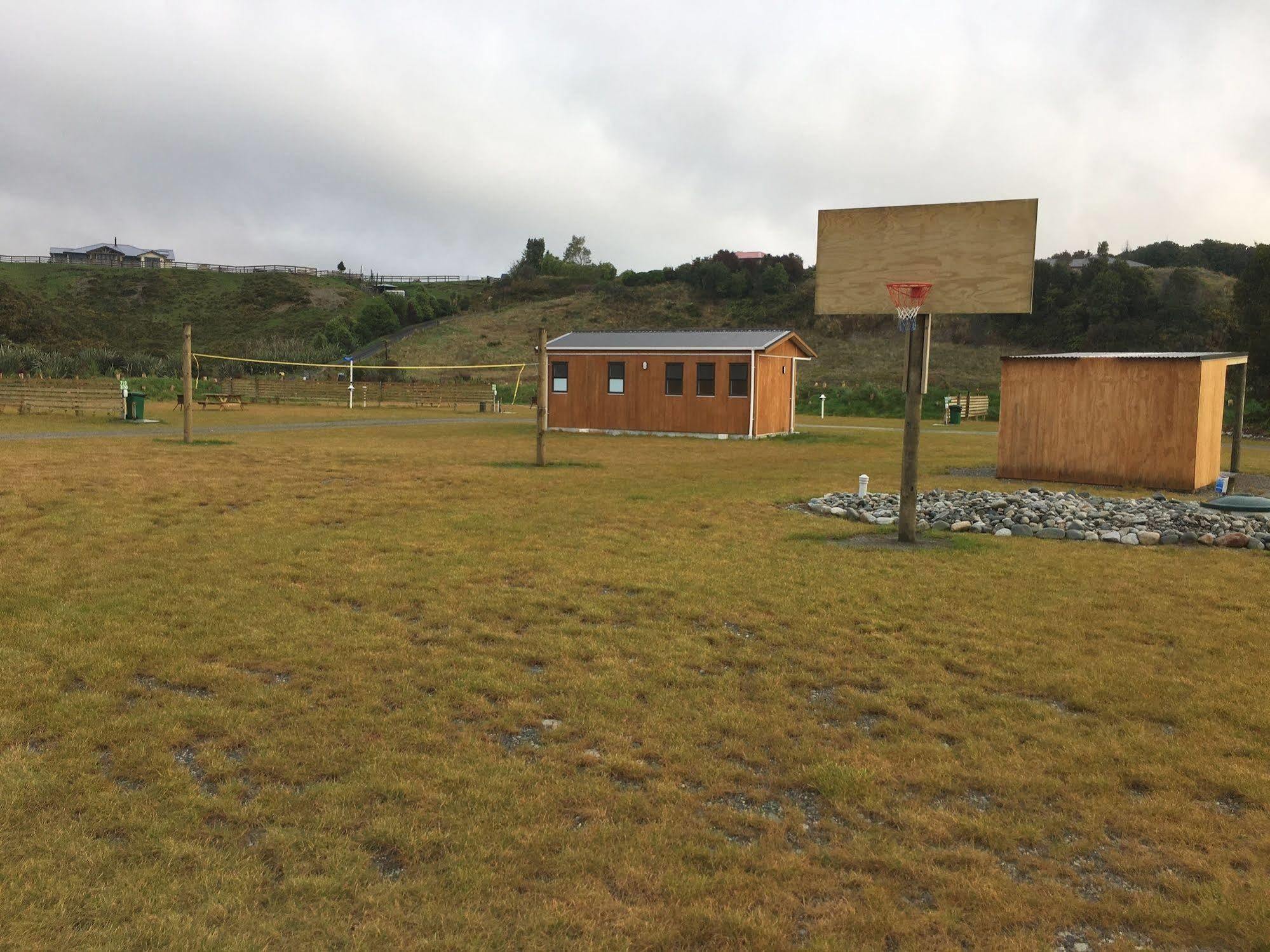 Hokitika Holiday Park Exterior photo